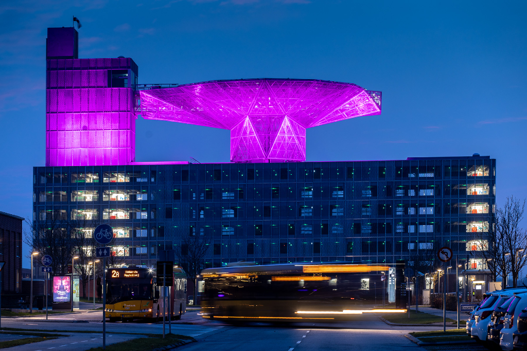 Lilla lys på helikopterlandingspladsen på Aarhus Universitetshospital den 15. november 2019. Foto: Michael Harder 