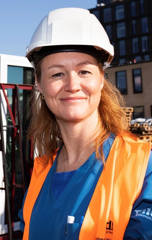 Nette er anæstesilæge i Viborg hvor hun sørger for, at patienterne sover godt og er uden smerter under en operation. Hun glæder sig til, at det nye dagkirurgiske afsnit åbner. Tryk på billedet og få historien!