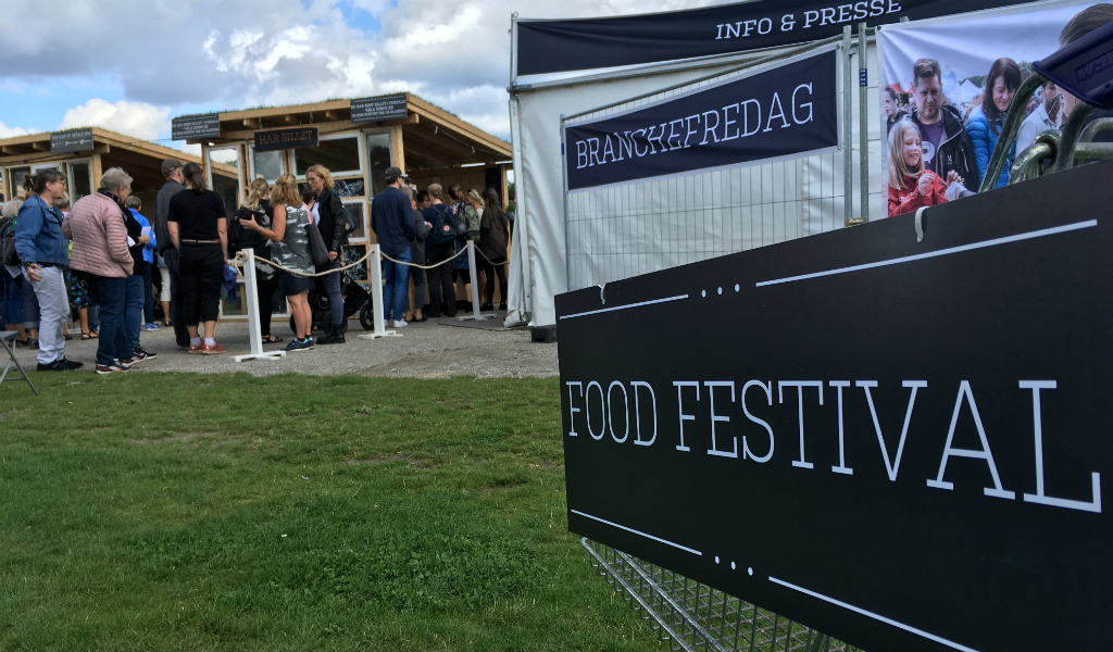 Folk i kø for at komme ind til Food Festival 2017. Måske bliver det også en attraktion for almindelige forbrugere at teste de særlige fødevareinitiativer fra innovative iværksættere. Foto: Region Midtjylland 