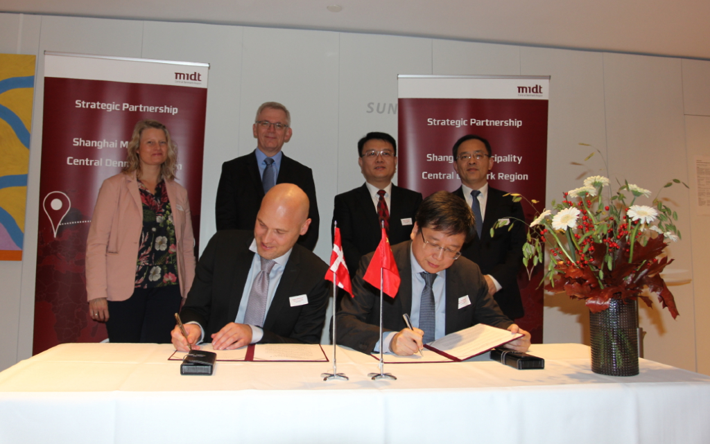 The new cooperation agreement, Memorandum of Understanding is signed. Photo: Jonas Flintegård