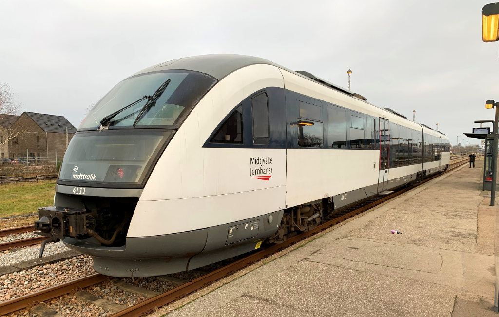 Midtjyske Jernbaner har nu fire af disse Disero-tog til at køre strækningen Holstebro-Skjern. Togene har tidligere været DSB's. Foto: Per Tankred Holm, Region Midtjylland 