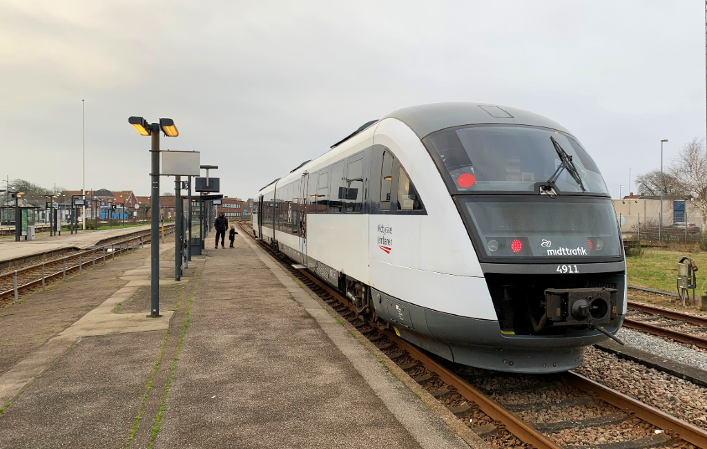 Et af de "nye" tog fra Midtjyske Jernbaner på Holstebro Station efter Region Midtjylland i dag overtog trafikkøberansvaret for strækningen Holstebro-Skjern. Foto: Per Tankred Holm, Region Midtjylland 