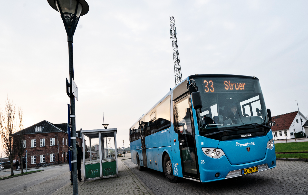 Dieselbussen fra Lemvig Station til Struer er snart på vej til at blive skiftet ud med en elbus. I første omgang som led i et toårigt pilotprojekt, som regionsrådet vedtog onsdag. Foto: Niels Åge Skovbo, Region Midtjylland 