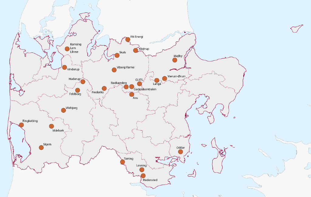 Et kort over Region Midtjylland med 24 prikker, hvor der er naturgasfyrede fjernvarmeværker, der har lavet eller er i gang med investeringer i grøn omstilling.