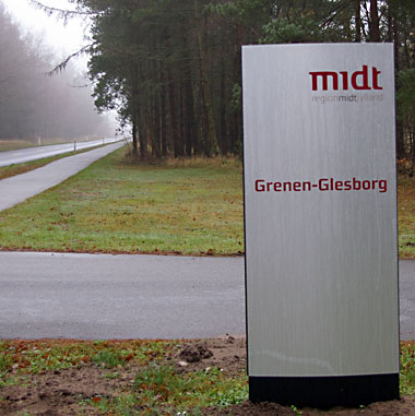 skilt med logo ved Grenen i Glesborg